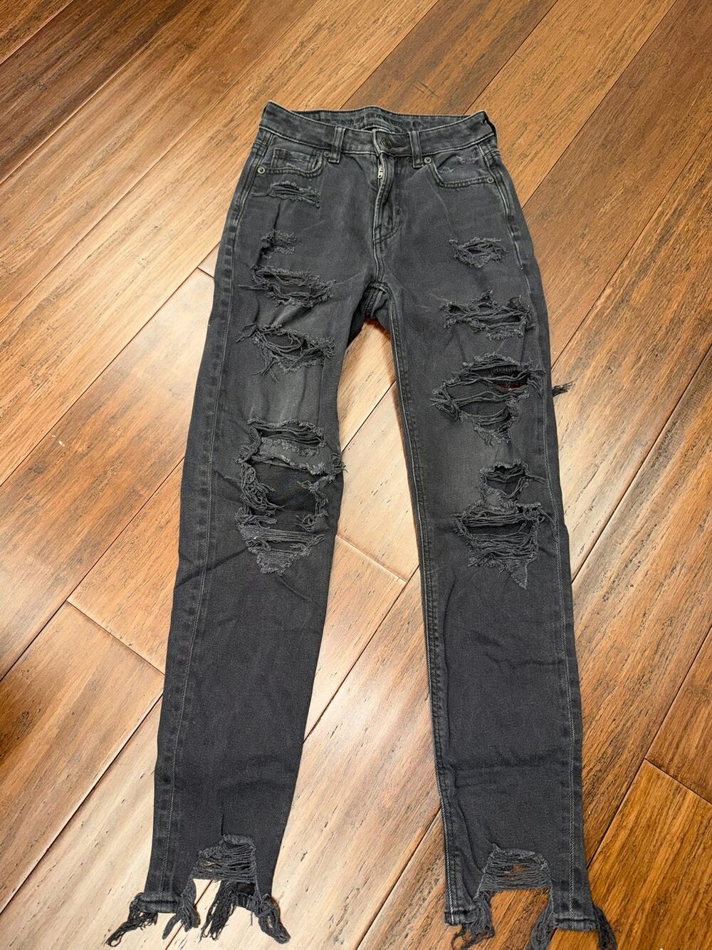 American Eagle heavily distressed mom Jeans Black 000
